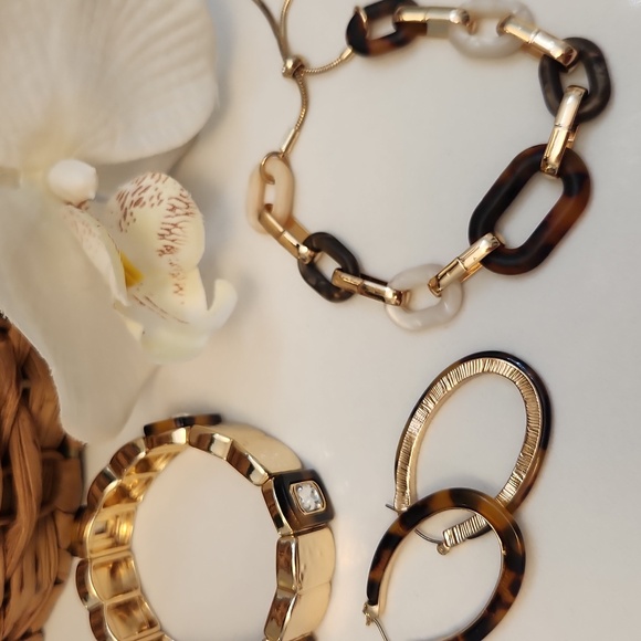 3 Piece Tortoiseshell Jewelry Set Including a Lilly Pulitzer Stretch Bangle! - Picture 4 of 7